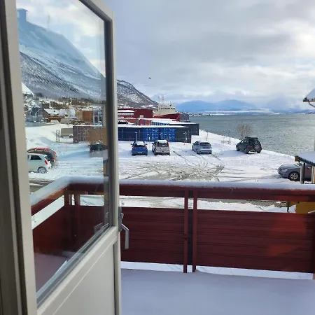 By The Lakeside Apartment Tromso