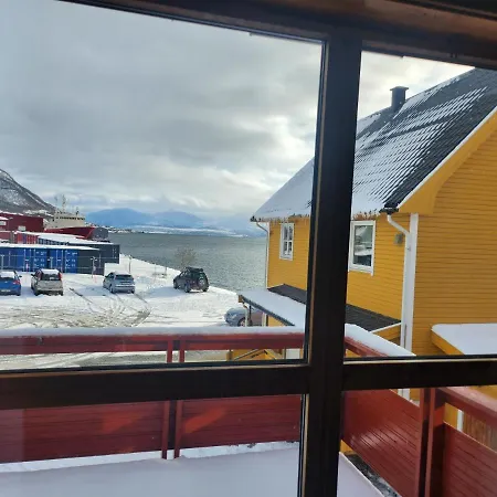 By The Lakeside Apartment